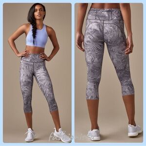Lululemon Fast & Free Crop (19") nulux
Kindred Spirit Alpine White Multi sz.4
